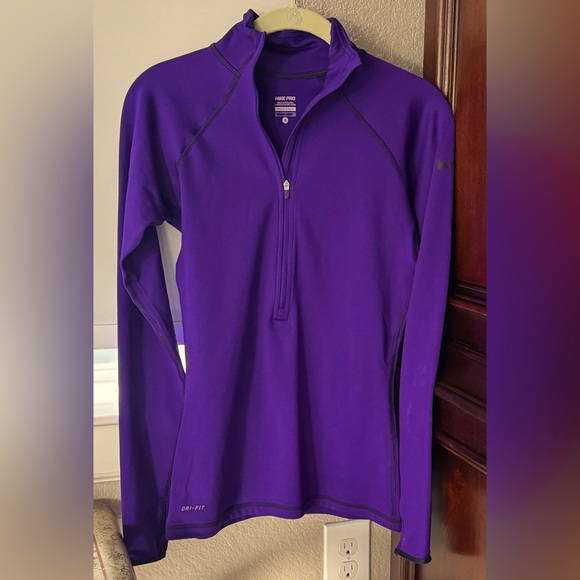 *NEW* - Women's NIKE Pro Dry-Fit Hyperwarm Top (Small) - Picture 3 of 9